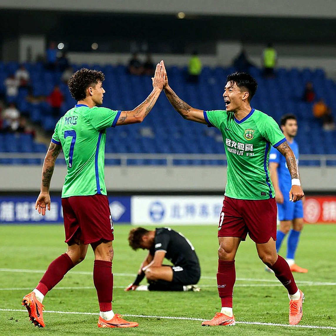 V.League 2026/26: Cuộc đua vô địch nhìn từ hợp đồng, dữ liệu pressing và những nguồn tin không thể kiểm chứng