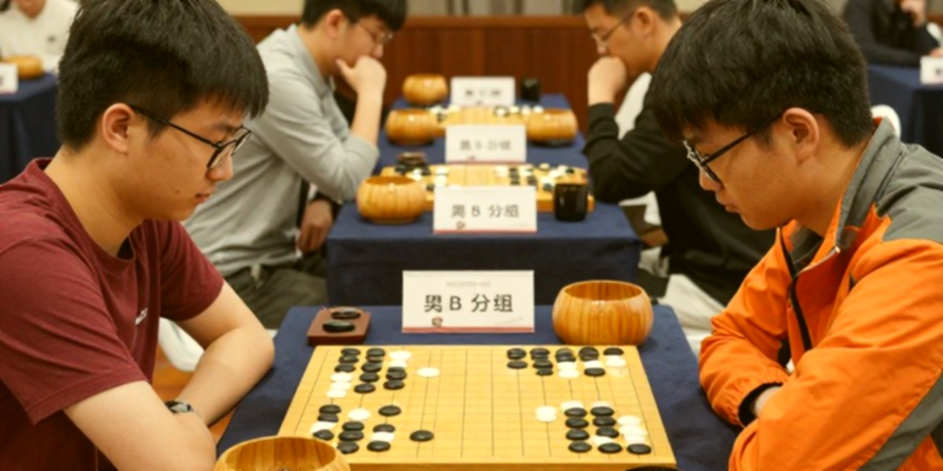 Prague 2026 trong ChessBase Magazine 225: bốn cái tên, hai mươi bảy ván ngắn và một tiêu đề không được thân bài xác nhận