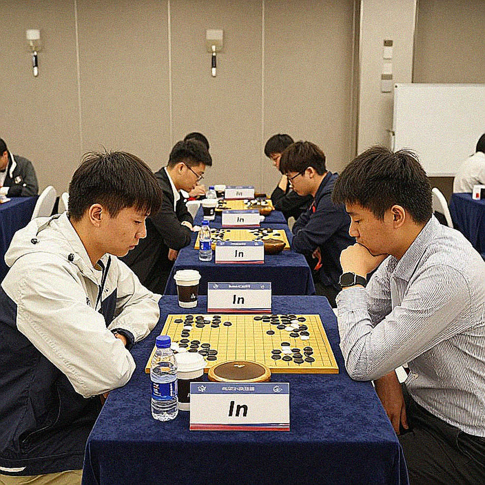 ChessBase Magazine #225: Prague 2026, 27 ván ngắn và một dòng tiêu đề mà thân bài không hề nuôi nổi