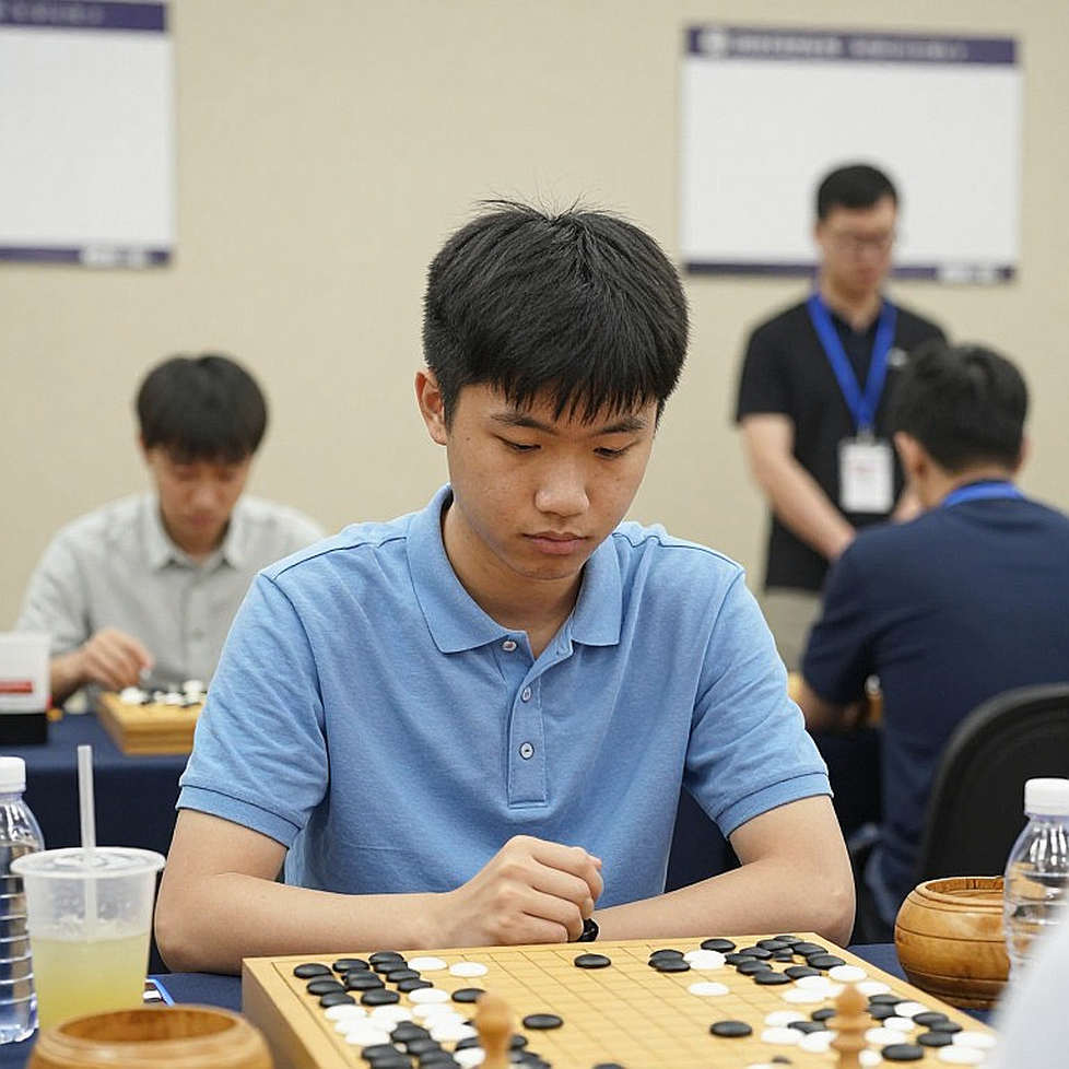 ChessBase bổ sung Kostya Kavutskiy vào FritzTrainer: Đọc tín hiệu từ hai khóa học mới