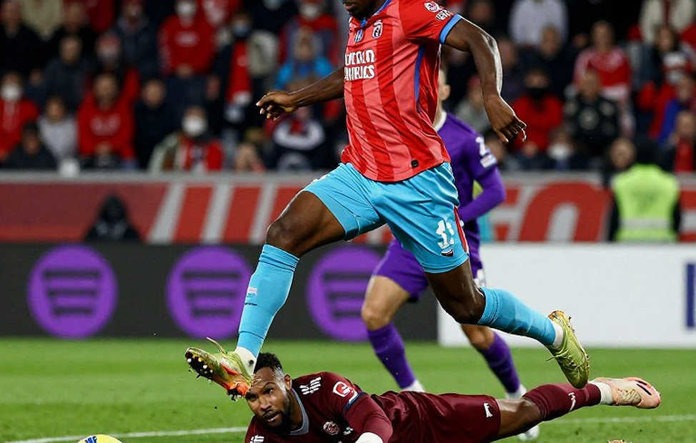 Khoảng trắng dữ liệu của V.League 1: Vì sao phân tích chiến thuật bóng đá Việt Nam vẫn phải bắt đầu từ giấy trắng Khoảng trắng dữ liệu của V.League 1: Vì sao phân tích chiến thuật bóng đá Việt Nam vẫn phải bắt đầu từ giấy trắng