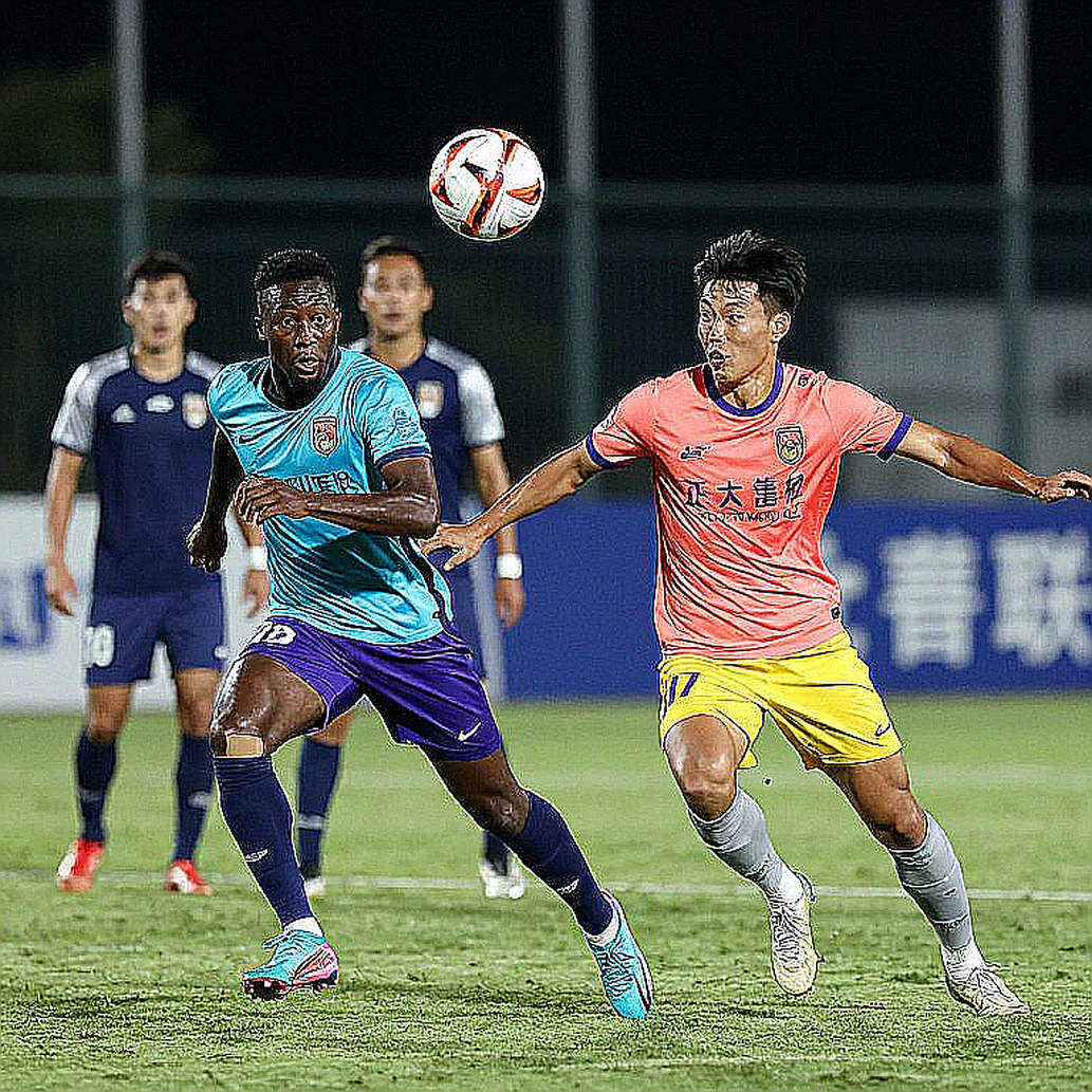 Ba trung vệ ở V-League: Tấm khiên của những người sợ thua Ba trung vệ ở V-League: Tấm khiên của những người sợ thua