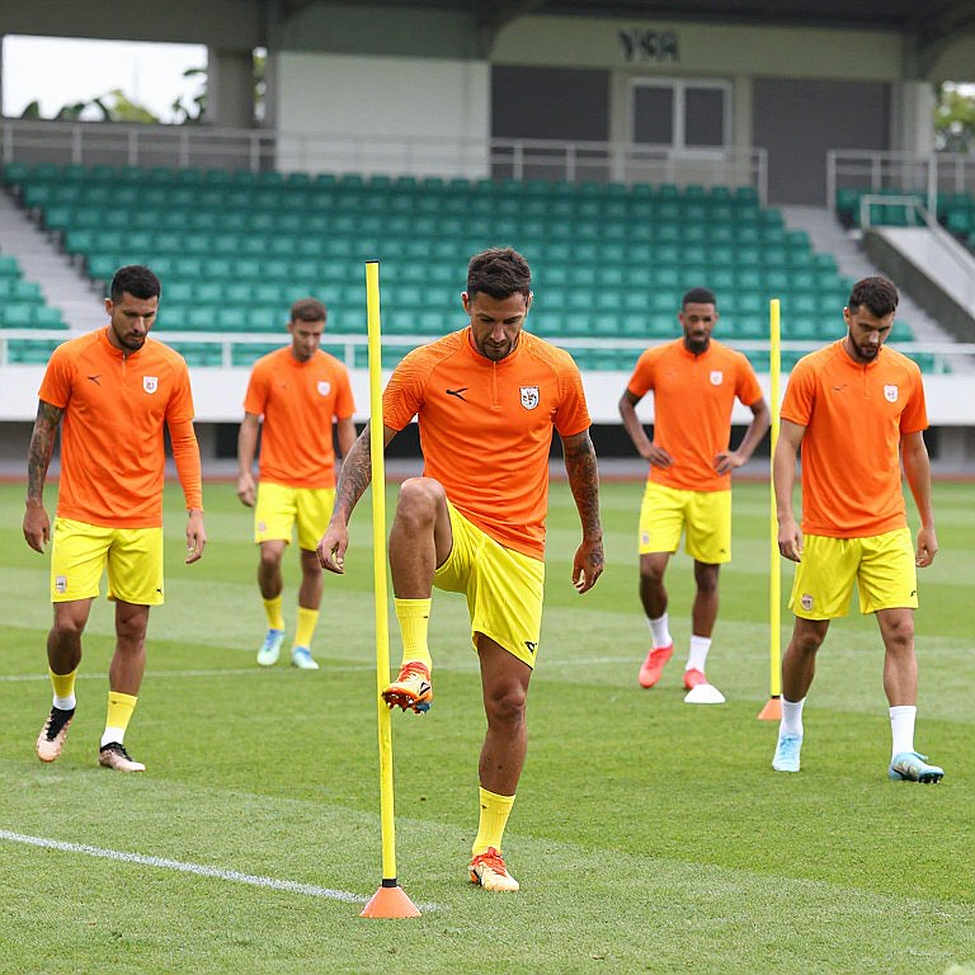 Hà Nội FC thua SLNA 1-4: Bóng bổng, phản công và khoảng trống Kewell chưa lấp được Hà Nội FC thua SLNA 1-4: Bóng bổng, phản công và khoảng trống Kewell chưa lấp được